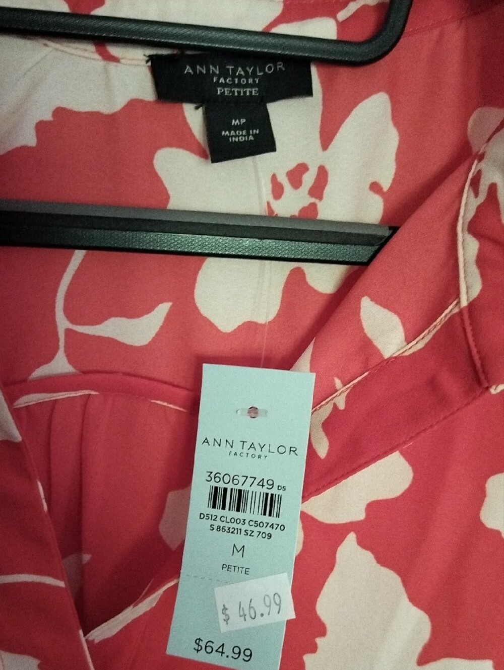 Ann Taylor Factory Red and Cream Floral V-Neck Puff Sleeve Blouse - Picture 3 of 8